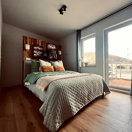 Huebsches Design Mit Parkplatz Im Zentrum Von شقة