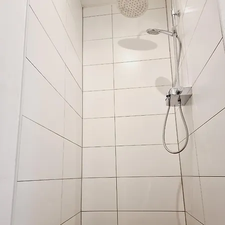 Apartament Huebsches Design Mit Parkplatz Im Zentrum Von