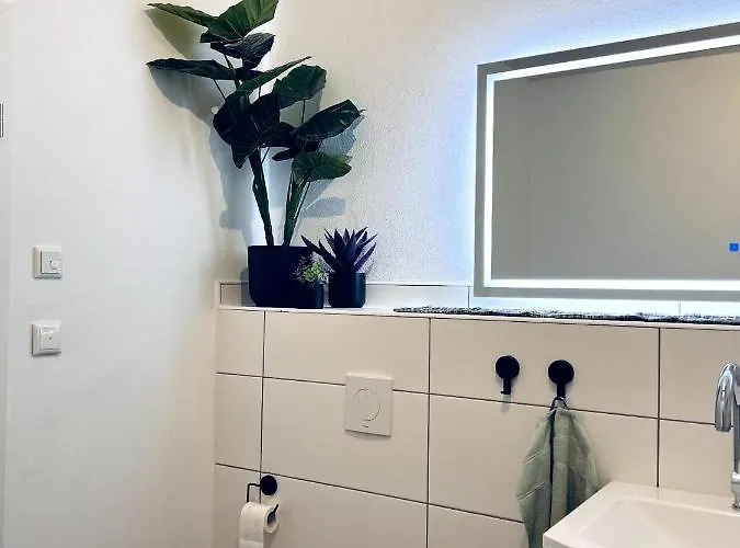 Huebsches Design Mit Parkplatz Im Zentrum Von شقة