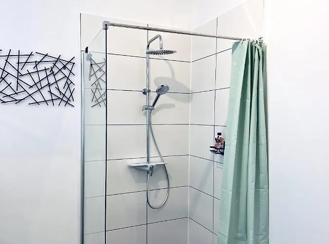 شقة Huebsches Design Mit Parkplatz Im Zentrum Von