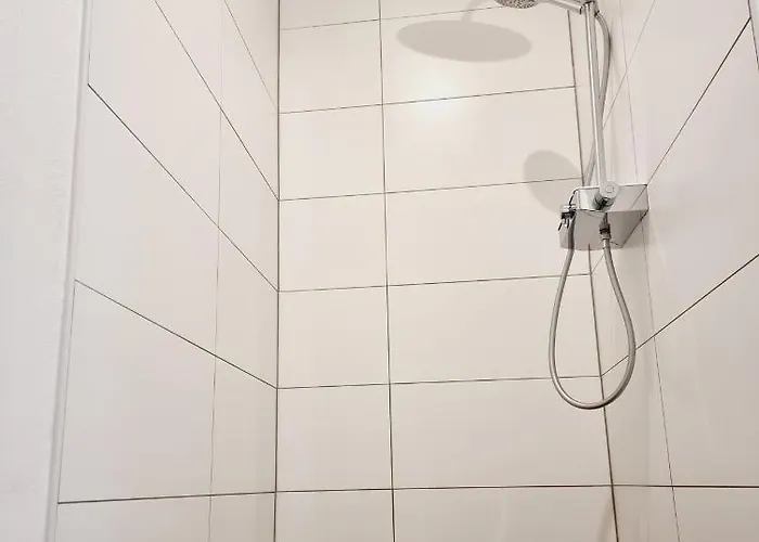 شقة Huebsches Design Mit Parkplatz Im Zentrum Von