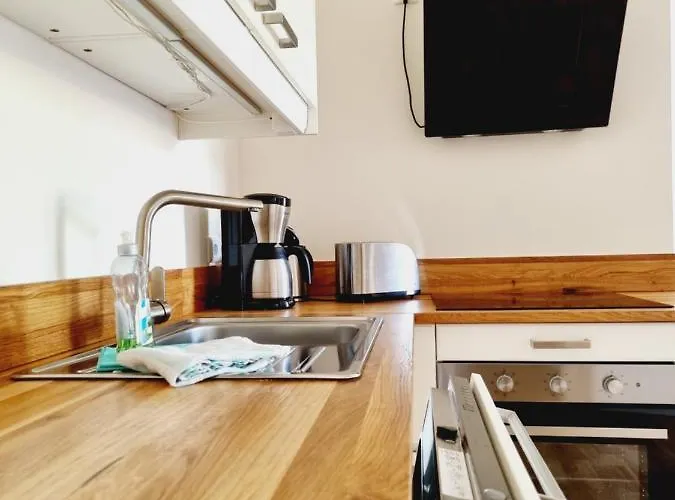 Huebsches Design Mit Parkplatz Im Zentrum Von شقة *