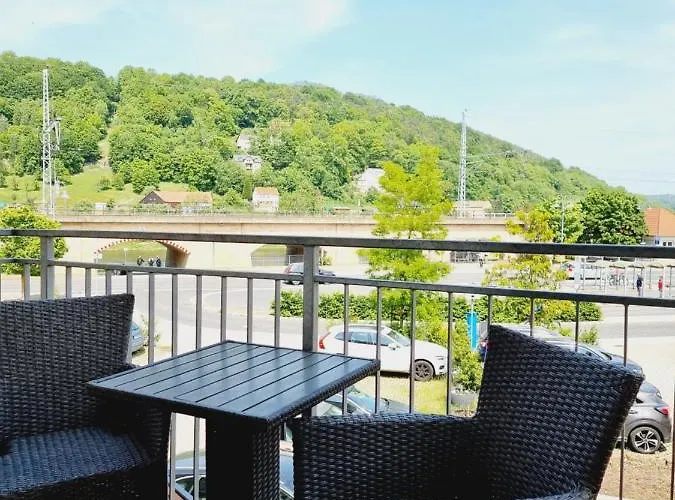 Huebsches Design Mit Parkplatz Im Zentrum Von *